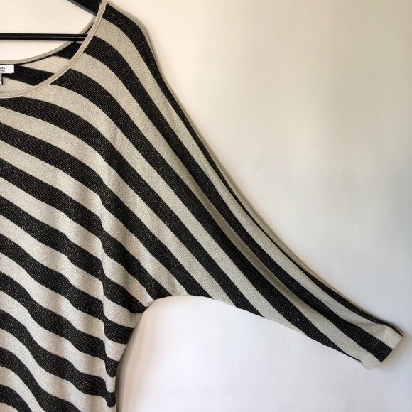 Asymmetrical black & white striped sweater - Picture 3 of 7